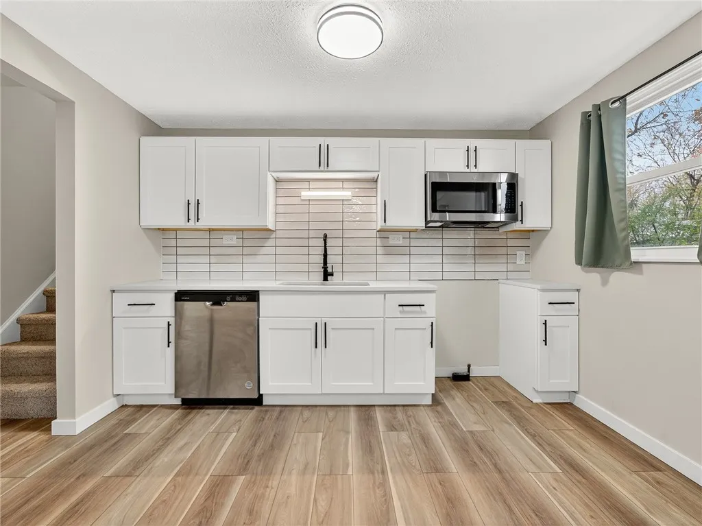 200 Wisconsin Street, Rochester, New York 14609, Rochester, New York 14609, 4 Bedrooms Bedrooms, 7 Rooms Rooms,2 BathroomsBathrooms,Residential,For Sale,200 Wisconsin Street, Rochester, New York 14609,0,R1651714