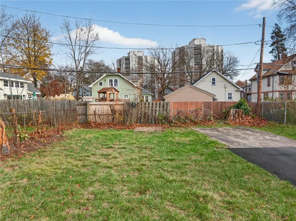 200 Wisconsin Street, Rochester, New York 14609, Rochester, New York 14609, 4 Bedrooms Bedrooms, 7 Rooms Rooms,2 BathroomsBathrooms,Residential,For Sale,200 Wisconsin Street, Rochester, New York 14609,0,R1651714