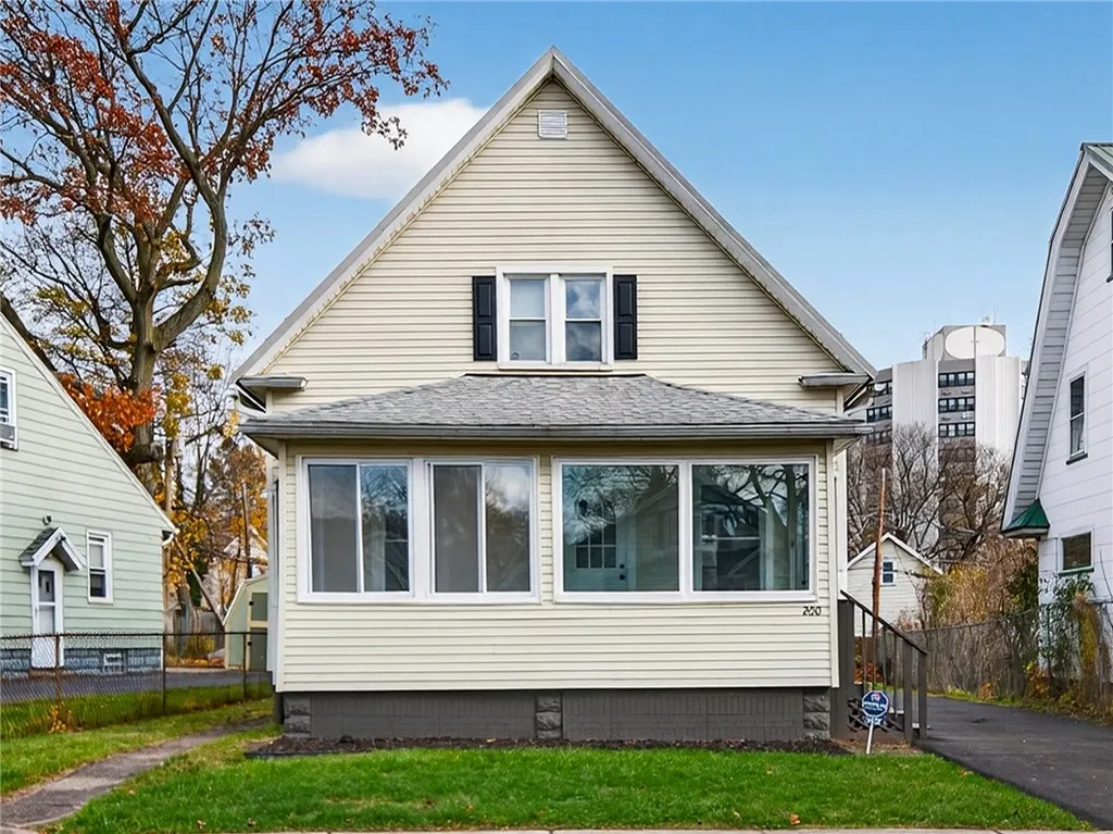 200 Wisconsin Street, Rochester, New York 14609, Rochester, New York 14609, 4 Bedrooms Bedrooms, 7 Rooms Rooms,2 BathroomsBathrooms,Residential,For Sale,200 Wisconsin Street, Rochester, New York 14609,0,R1651714