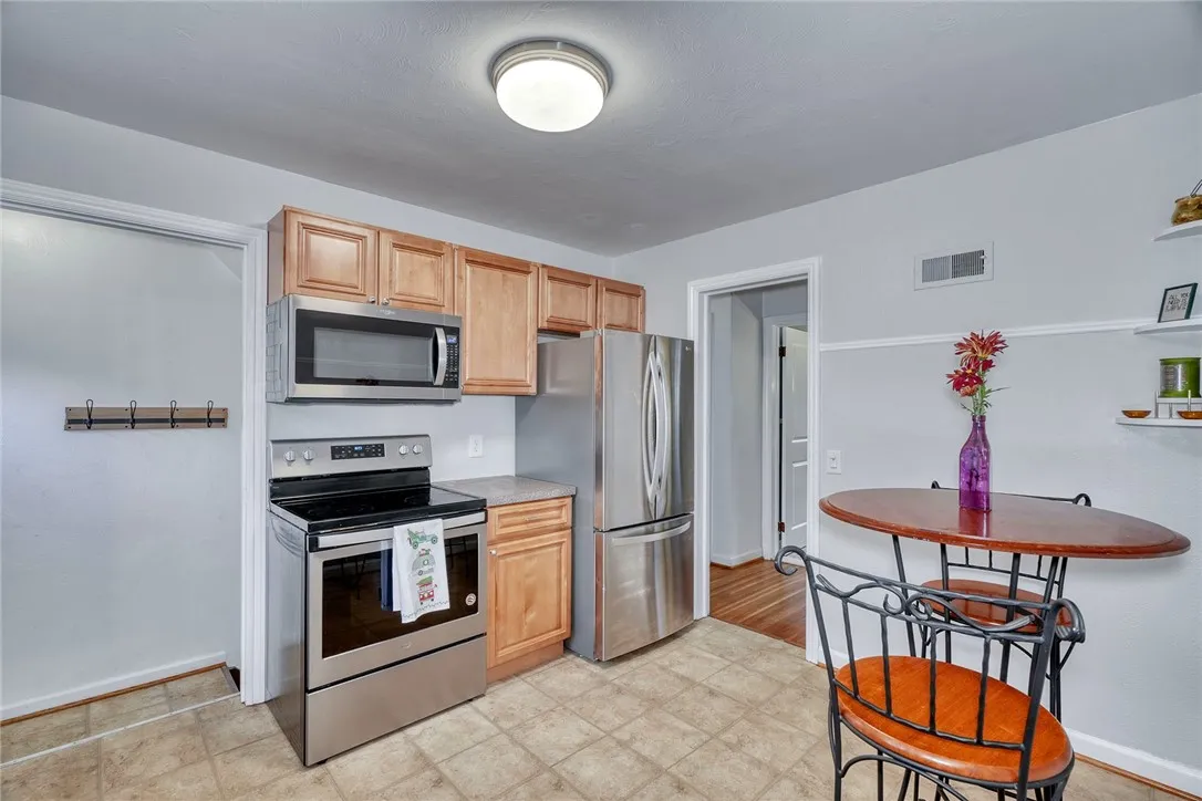 167 Commodore Parkway, Brighton, New York 14625, Brighton, New York 14625, 3 Bedrooms Bedrooms, 6 Rooms Rooms,1 BathroomBathrooms,Residential,For Sale,167 Commodore Parkway, Brighton, New York 14625,0,R1651711