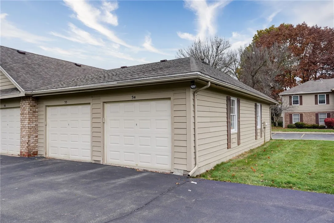 34 Wood Creek Drive, Pittsford, New York 14534, Pittsford, New York 14534, 2 Bedrooms Bedrooms, 5 Rooms Rooms,1 BathroomBathrooms,Residential,For Sale,34 Wood Creek Drive, Pittsford, New York 14534,0,R1651637