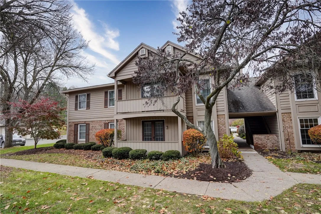 34 Wood Creek Drive, Pittsford, New York 14534, Pittsford, New York 14534, 2 Bedrooms Bedrooms, 5 Rooms Rooms,1 BathroomBathrooms,Residential,For Sale,34 Wood Creek Drive, Pittsford, New York 14534,0,R1651637