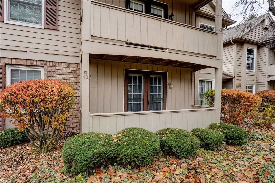 34 Wood Creek Drive, Pittsford, New York 14534, Pittsford, New York 14534, 2 Bedrooms Bedrooms, 5 Rooms Rooms,1 BathroomBathrooms,Residential,For Sale,34 Wood Creek Drive, Pittsford, New York 14534,0,R1651637