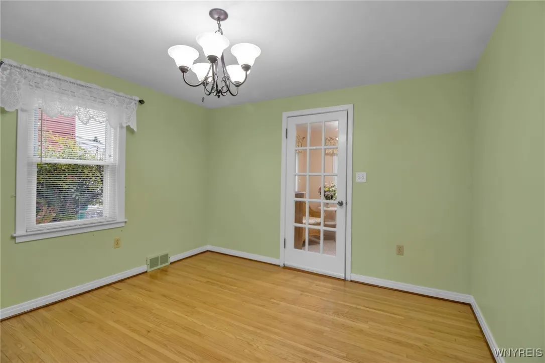 1226 87th Street, Niagara Falls, New York 14304, Niagara Falls, New York 14304, 3 Bedrooms Bedrooms, 7 Rooms Rooms,1 BathroomBathrooms,Residential,For Sale,1226 87th Street, Niagara Falls, New York 14304,0,B1651252