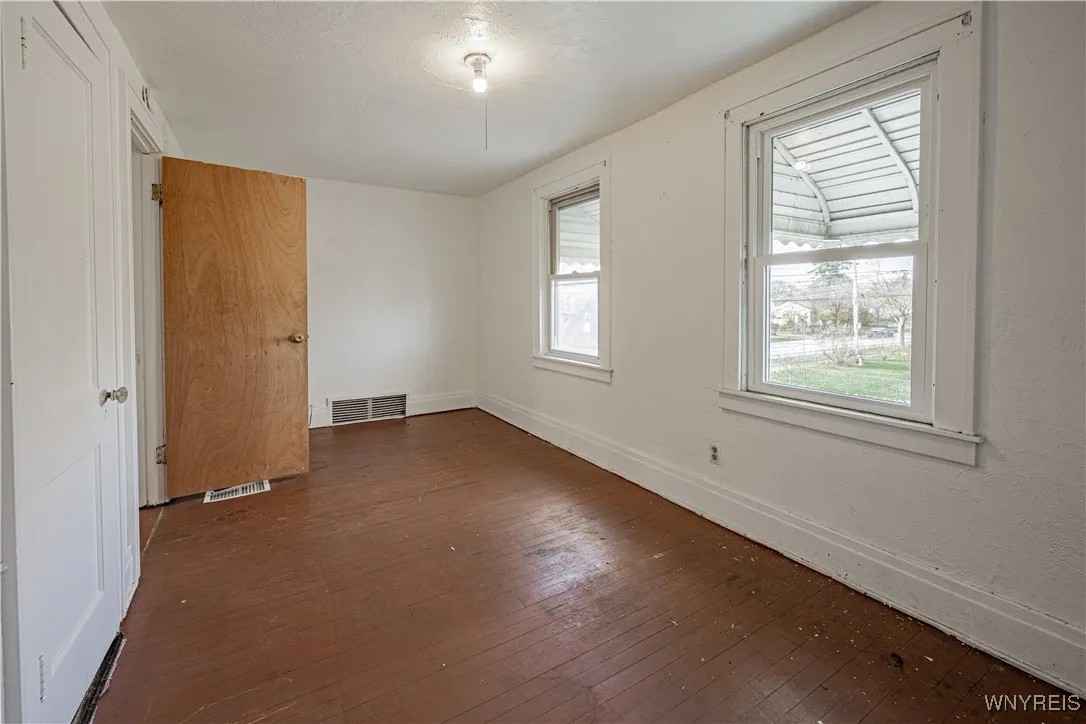 605 29th Street, Niagara Falls, New York 14301, Niagara Falls, New York 14301, 4 Bedrooms Bedrooms, 7 Rooms Rooms,1 BathroomBathrooms,Residential,Closed,605 29th Street, Niagara Falls, New York 14301,0,B1651415