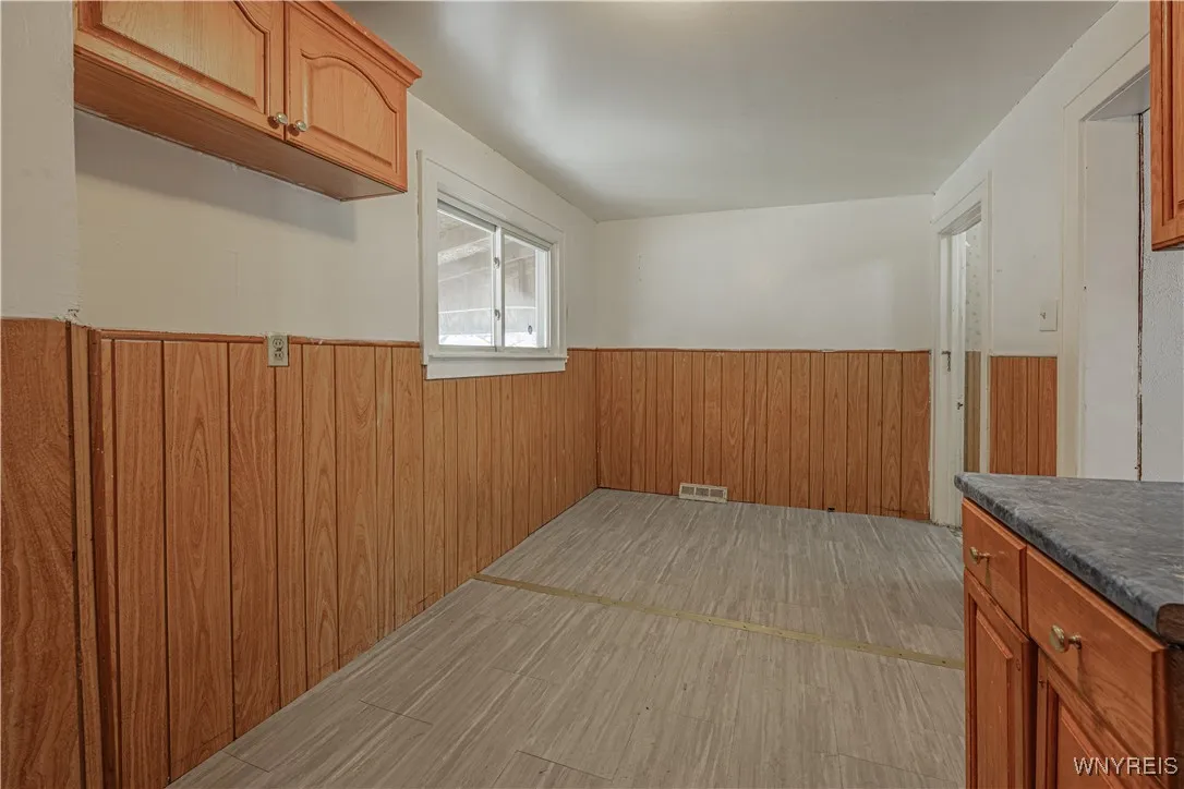 605 29th Street, Niagara Falls, New York 14301, Niagara Falls, New York 14301, 4 Bedrooms Bedrooms, 7 Rooms Rooms,1 BathroomBathrooms,Residential,Closed,605 29th Street, Niagara Falls, New York 14301,0,B1651415