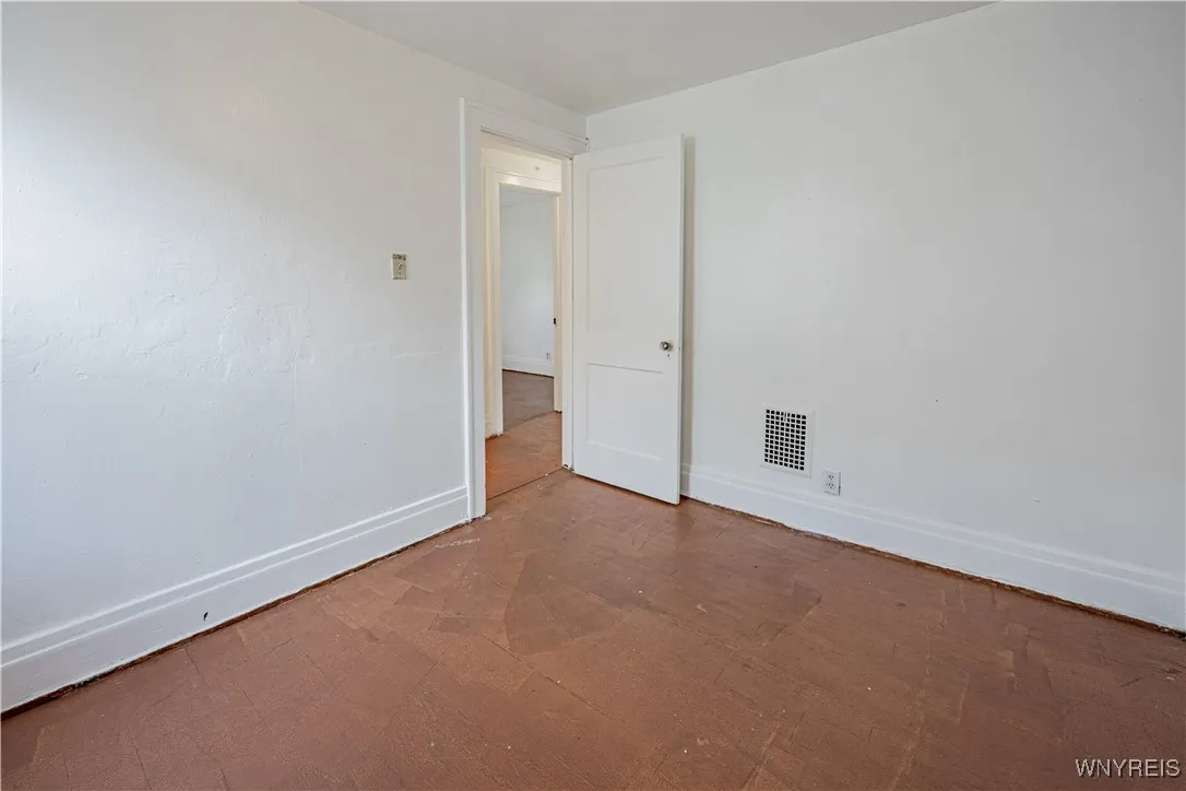 605 29th Street, Niagara Falls, New York 14301, Niagara Falls, New York 14301, 4 Bedrooms Bedrooms, 7 Rooms Rooms,1 BathroomBathrooms,Residential,Closed,605 29th Street, Niagara Falls, New York 14301,0,B1651415