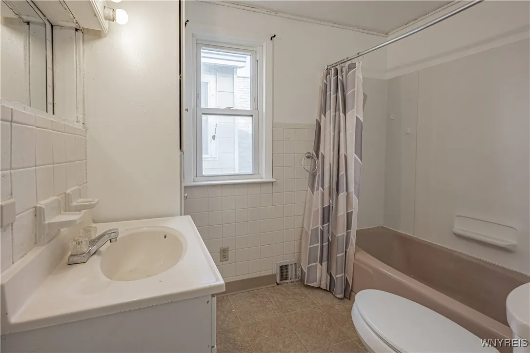 605 29th Street, Niagara Falls, New York 14301, Niagara Falls, New York 14301, 4 Bedrooms Bedrooms, 7 Rooms Rooms,1 BathroomBathrooms,Residential,Closed,605 29th Street, Niagara Falls, New York 14301,0,B1651415