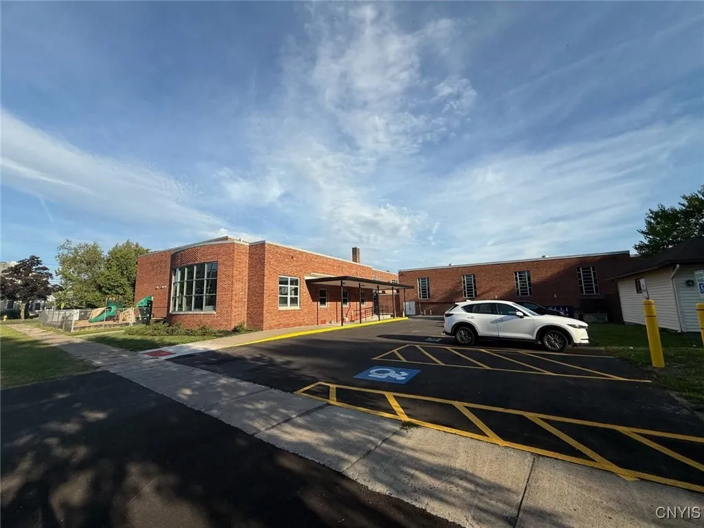 214 Kinne Street 104, Dewitt, New York 13057, De Witt, New York 13057, 2 Bedrooms Bedrooms, 6 Rooms Rooms,1 BathroomBathrooms,Residential,For Sale,214 Kinne Street 104, Dewitt, New York 13057,0,S1651767
