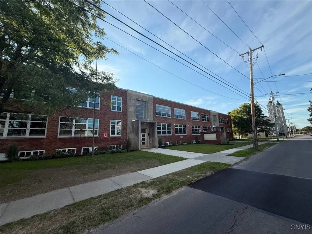 214 Kinne Street 104, Dewitt, New York 13057, De Witt, New York 13057, 2 Bedrooms Bedrooms, 6 Rooms Rooms,1 BathroomBathrooms,Residential,For Sale,214 Kinne Street 104, Dewitt, New York 13057,0,S1651767