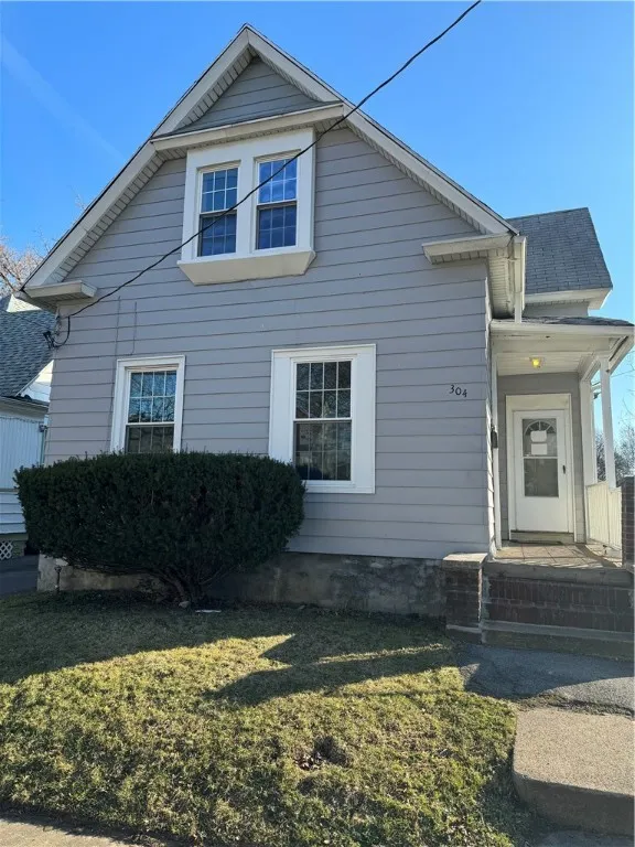 304 1st Street Upstairs, Rochester, New York 14605, Rochester, New York 14605, 2 Bedrooms Bedrooms, 5 Rooms Rooms,1 BathroomBathrooms,Residential Lease,For Rent,304 1st Street Upstairs, Rochester, New York 14605,0,R1651778