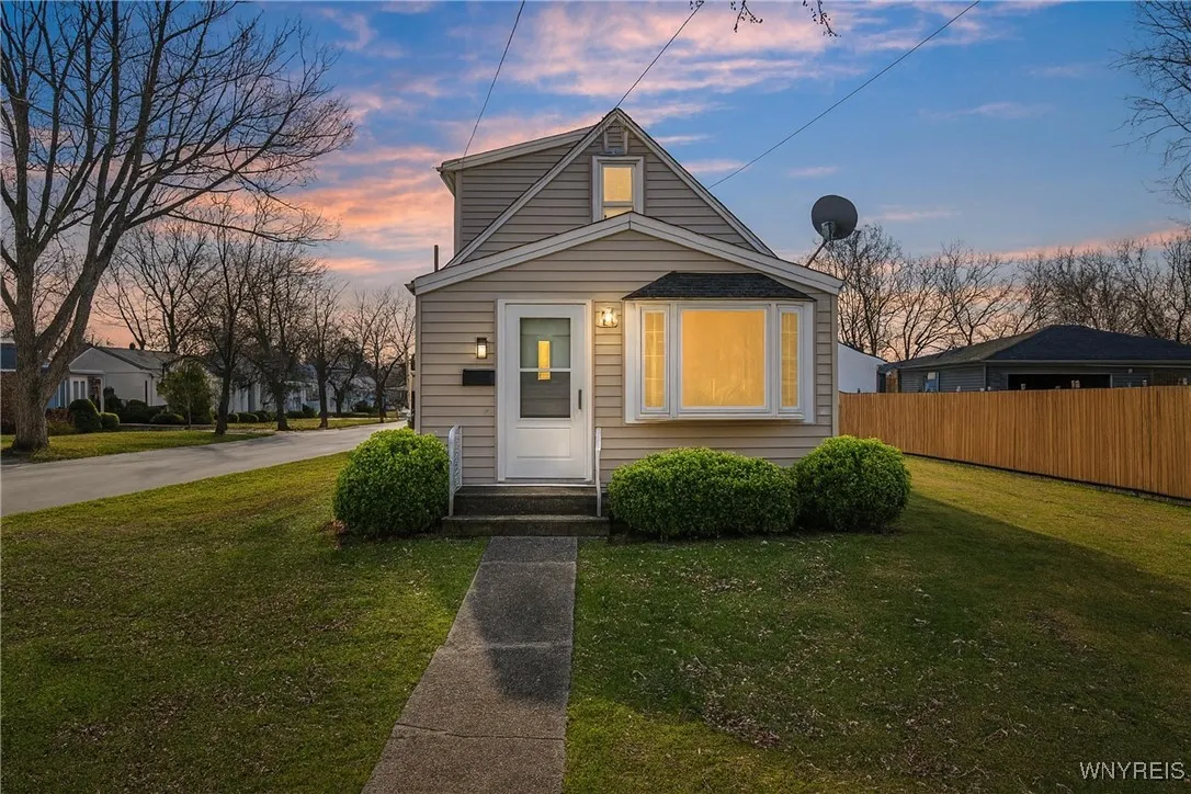 376 Roger Avenue, North Tonawanda, New York 14120, North Tonawanda, New York 14120, 2 Bedrooms Bedrooms, 5 Rooms Rooms,1 BathroomBathrooms,Residential,For Sale,376 Roger Avenue, North Tonawanda, New York 14120,0,B1649510