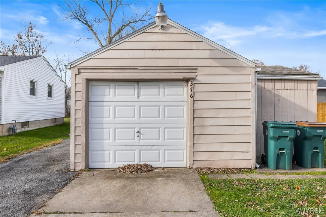 376 Roger Avenue, North Tonawanda, New York 14120, North Tonawanda, New York 14120, 2 Bedrooms Bedrooms, 5 Rooms Rooms,1 BathroomBathrooms,Residential,For Sale,376 Roger Avenue, North Tonawanda, New York 14120,0,B1649510