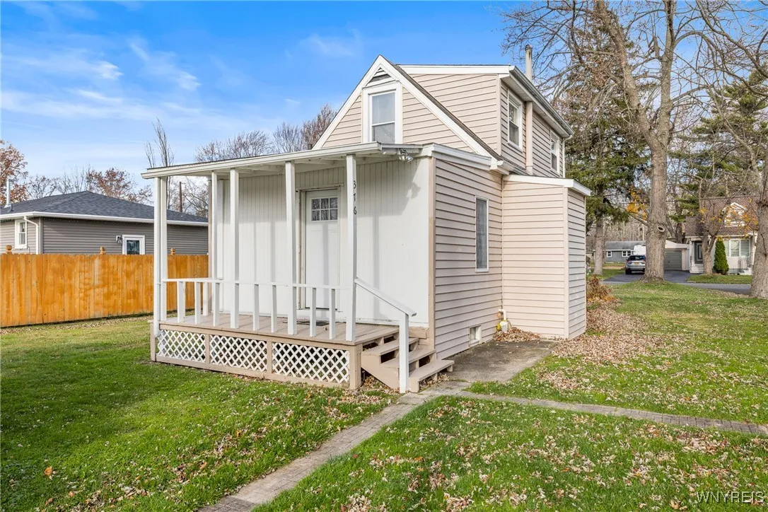 376 Roger Avenue, North Tonawanda, New York 14120, North Tonawanda, New York 14120, 2 Bedrooms Bedrooms, 5 Rooms Rooms,1 BathroomBathrooms,Residential,For Sale,376 Roger Avenue, North Tonawanda, New York 14120,0,B1649510
