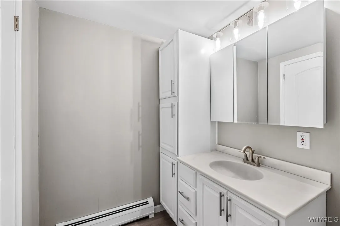 376 Roger Avenue, North Tonawanda, New York 14120, North Tonawanda, New York 14120, 2 Bedrooms Bedrooms, 5 Rooms Rooms,1 BathroomBathrooms,Residential,For Sale,376 Roger Avenue, North Tonawanda, New York 14120,0,B1649510