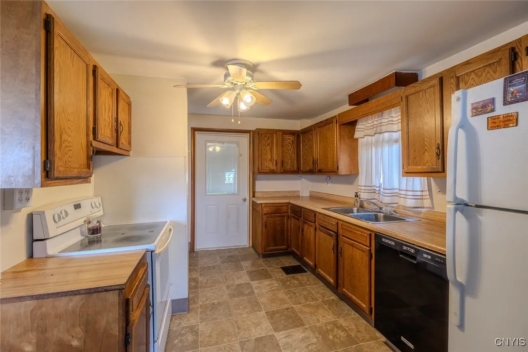 3006 State Route 31, Lenox, New York 13032, Lenox, New York 13032, 5 Bedrooms Bedrooms, ,2 BathroomsBathrooms,Residential,For Sale,3006 State Route 31, Lenox, New York 13032,0,S1651677