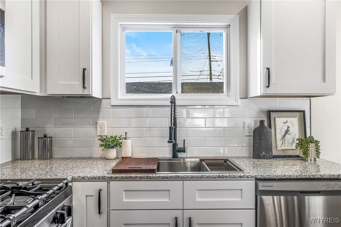 209 Parkedge Avenue, Tonawanda, New York 14150, Tonawanda, New York 14150, 3 Bedrooms Bedrooms, 5 Rooms Rooms,1 BathroomBathrooms,Residential,For Sale,209 Parkedge Avenue, Tonawanda, New York 14150,0,B1651741