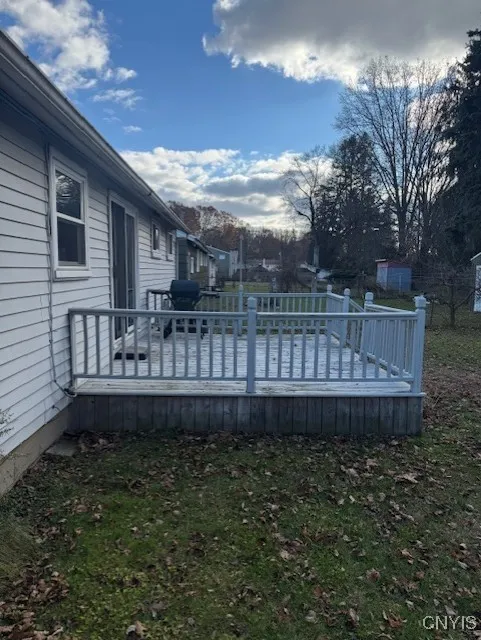 LARGE DECK OFF DINING ROOM