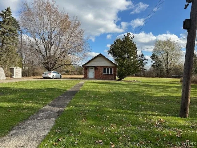One bedroom house in rear lot beautifully updated! Available to view on second showing only.