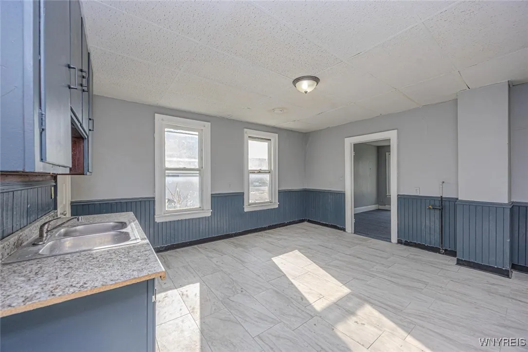 19 Miller Avenue, Buffalo, New York 14212, Buffalo, New York 14212, 6 Bedrooms Bedrooms, ,2 BathroomsBathrooms,Residential,For Sale,19 Miller Avenue, Buffalo, New York 14212,0,B1651729