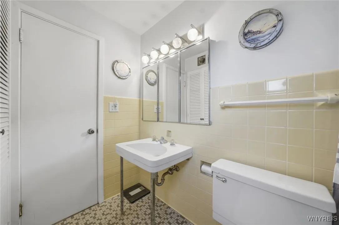 4466 Main Street, Royalton, New York 14067, Royalton, New York 14067, 4 Bedrooms Bedrooms, 10 Rooms Rooms,2 BathroomsBathrooms,Residential,For Sale,4466 Main Street, Royalton, New York 14067,0,B1651873