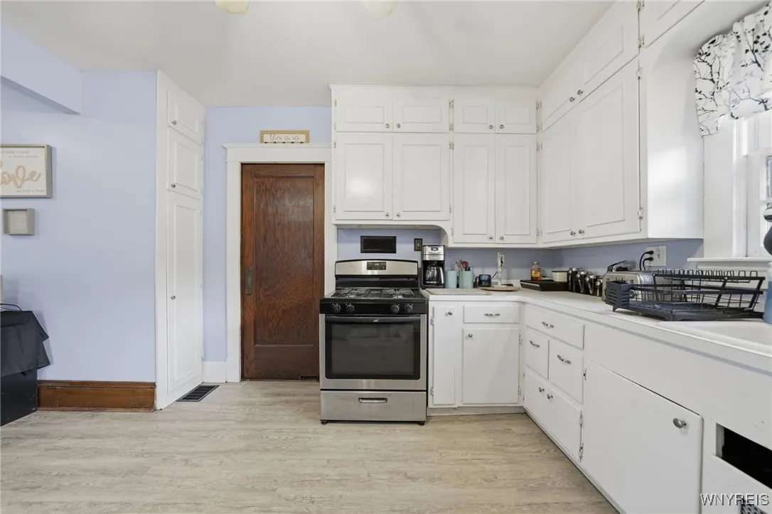 4466 Main Street, Royalton, New York 14067, Royalton, New York 14067, 4 Bedrooms Bedrooms, 10 Rooms Rooms,2 BathroomsBathrooms,Residential,For Sale,4466 Main Street, Royalton, New York 14067,0,B1651873