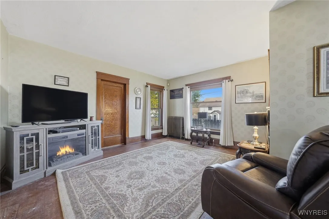 4466 Main Street, Royalton, New York 14067, Royalton, New York 14067, 4 Bedrooms Bedrooms, 10 Rooms Rooms,2 BathroomsBathrooms,Residential,For Sale,4466 Main Street, Royalton, New York 14067,0,B1651873