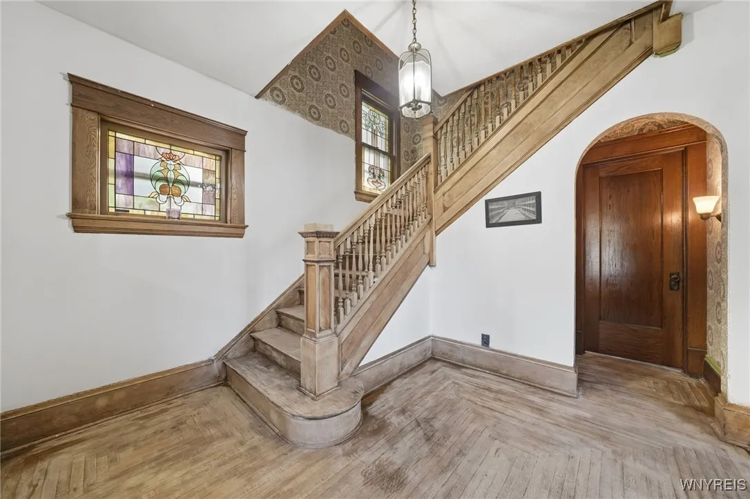 4466 Main Street, Royalton, New York 14067, Royalton, New York 14067, 4 Bedrooms Bedrooms, 10 Rooms Rooms,2 BathroomsBathrooms,Residential,For Sale,4466 Main Street, Royalton, New York 14067,0,B1651873