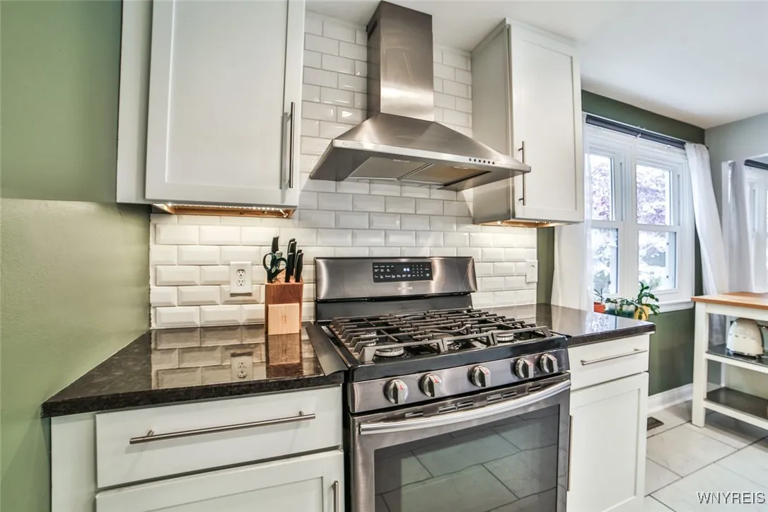 Stainless appliances stay....just move in!