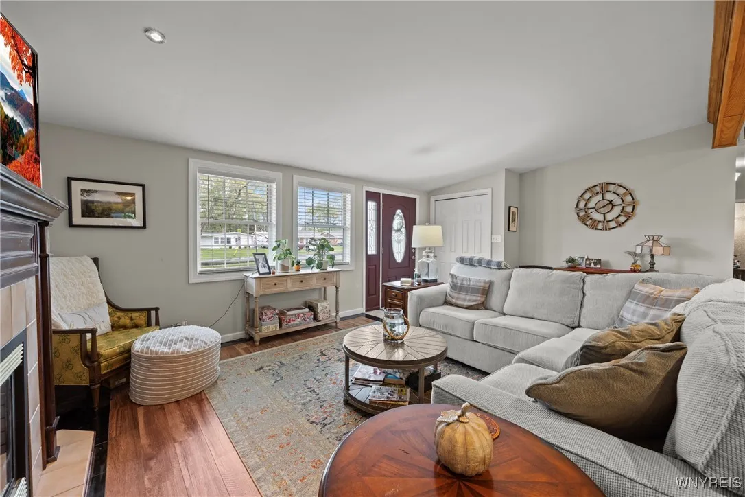 1085 East Park Road, Grand Island, New York 14072, Grand Island, New York 14072, 3 Bedrooms Bedrooms, 7 Rooms Rooms,1 BathroomBathrooms,Residential,For Sale,1085 East Park Road, Grand Island, New York 14072,0,B1647917