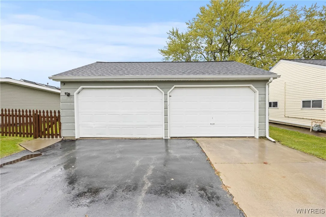 1085 East Park Road, Grand Island, New York 14072, Grand Island, New York 14072, 3 Bedrooms Bedrooms, 7 Rooms Rooms,1 BathroomBathrooms,Residential,For Sale,1085 East Park Road, Grand Island, New York 14072,0,B1647917