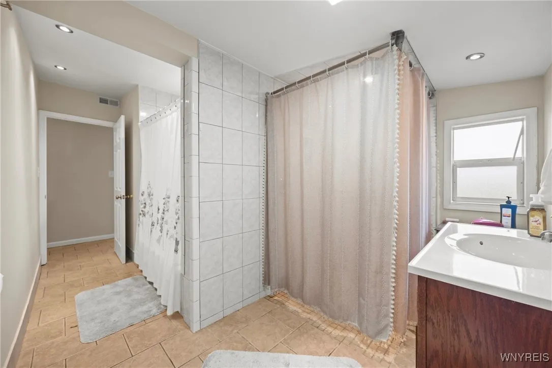 1085 East Park Road, Grand Island, New York 14072, Grand Island, New York 14072, 3 Bedrooms Bedrooms, 7 Rooms Rooms,1 BathroomBathrooms,Residential,For Sale,1085 East Park Road, Grand Island, New York 14072,0,B1647917