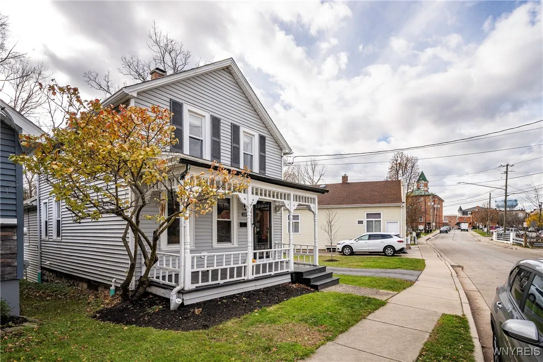 20 Clark Street, Lancaster, New York 14086, Lancaster, New York 14086, 3 Bedrooms Bedrooms, 6 Rooms Rooms,1 BathroomBathrooms,Residential,For Sale,20 Clark Street, Lancaster, New York 14086,0,B1651593