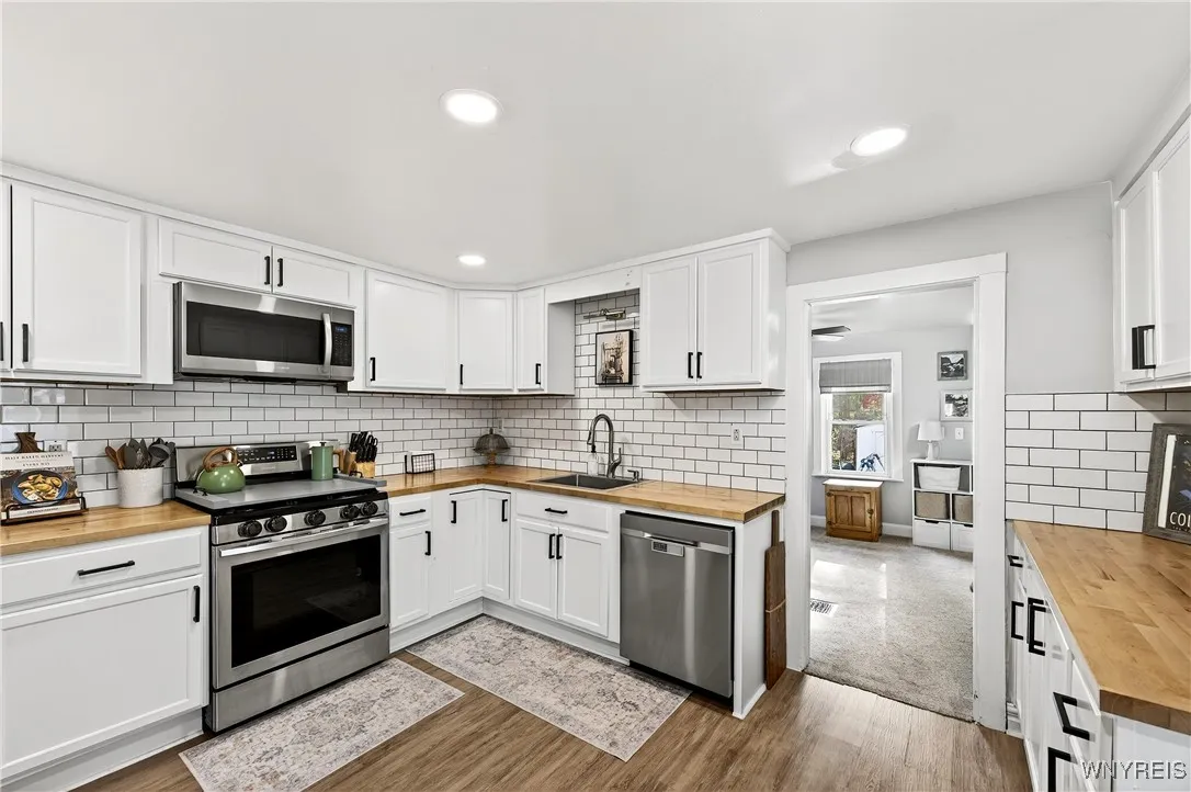 20 Clark Street, Lancaster, New York 14086, Lancaster, New York 14086, 3 Bedrooms Bedrooms, 6 Rooms Rooms,1 BathroomBathrooms,Residential,For Sale,20 Clark Street, Lancaster, New York 14086,0,B1651593