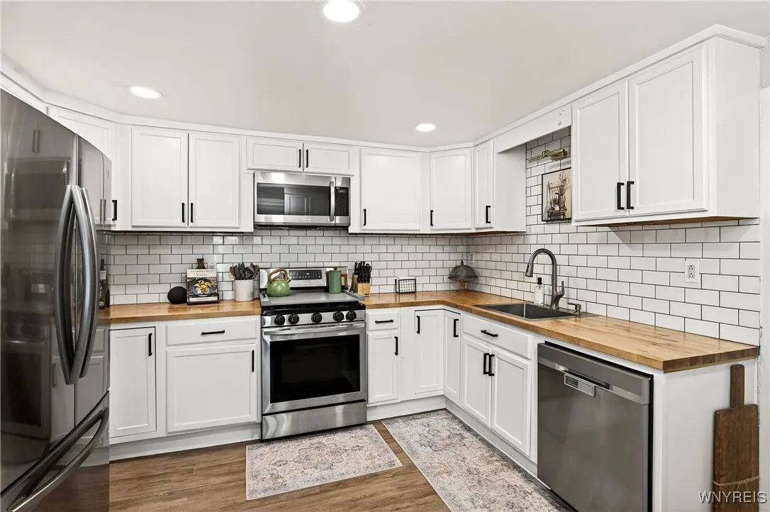 20 Clark Street, Lancaster, New York 14086, Lancaster, New York 14086, 3 Bedrooms Bedrooms, 6 Rooms Rooms,1 BathroomBathrooms,Residential,For Sale,20 Clark Street, Lancaster, New York 14086,0,B1651593