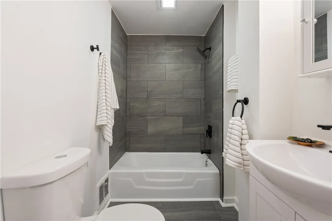 507 Ames Street, Rochester, New York 14606, Rochester, New York 14606, 3 Bedrooms Bedrooms, 7 Rooms Rooms,1 BathroomBathrooms,Residential,For Sale,507 Ames Street, Rochester, New York 14606,0,R1651408