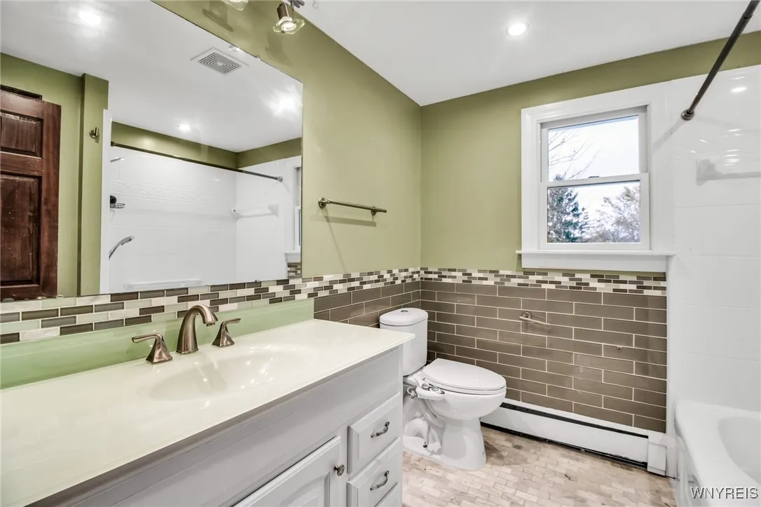 Second floor full bath