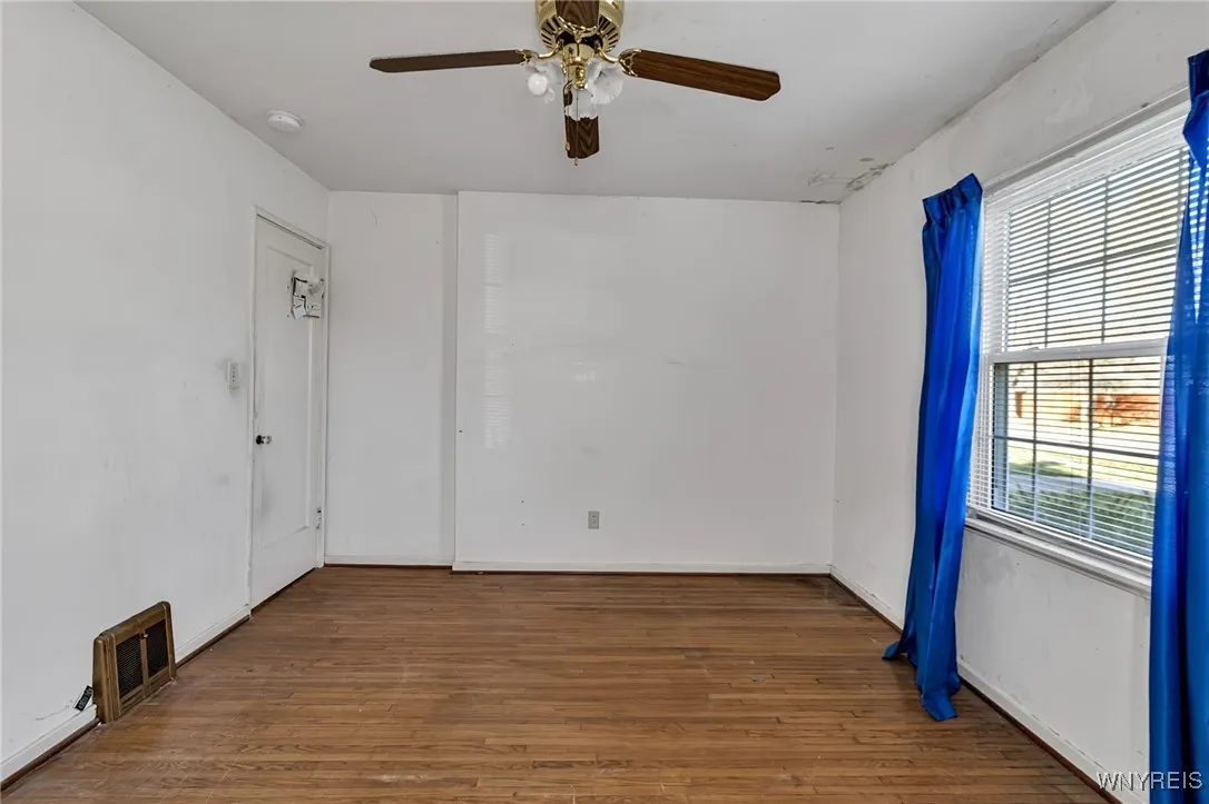 288 Vicksburg Avenue, Tonawanda, New York 14150, Tonawanda, New York 14150, 3 Bedrooms Bedrooms, 5 Rooms Rooms,1 BathroomBathrooms,Residential,Closed,288 Vicksburg Avenue, Tonawanda, New York 14150,0,B1651901