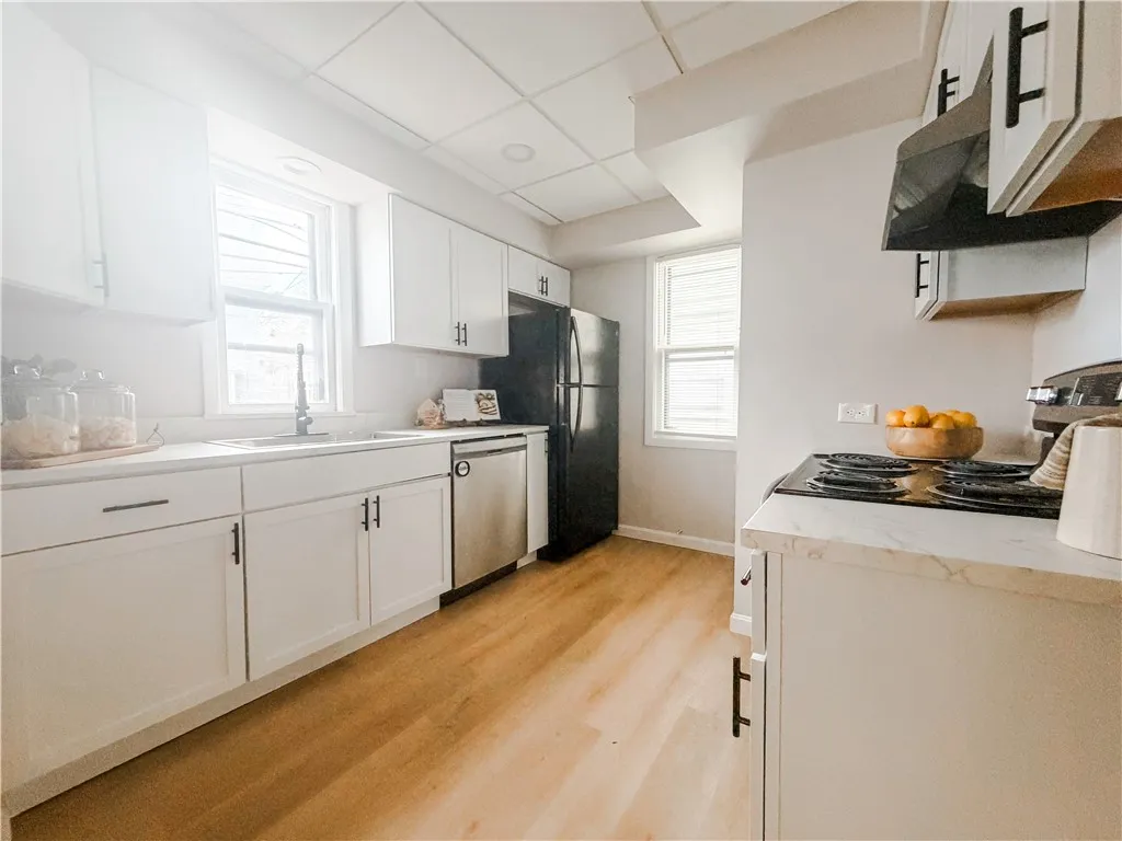 32 Engel Place, Rochester, New York 14620, Rochester, New York 14620, 3 Bedrooms Bedrooms, 7 Rooms Rooms,1 BathroomBathrooms,Residential,For Sale,32 Engel Place, Rochester, New York 14620,0,R1651911