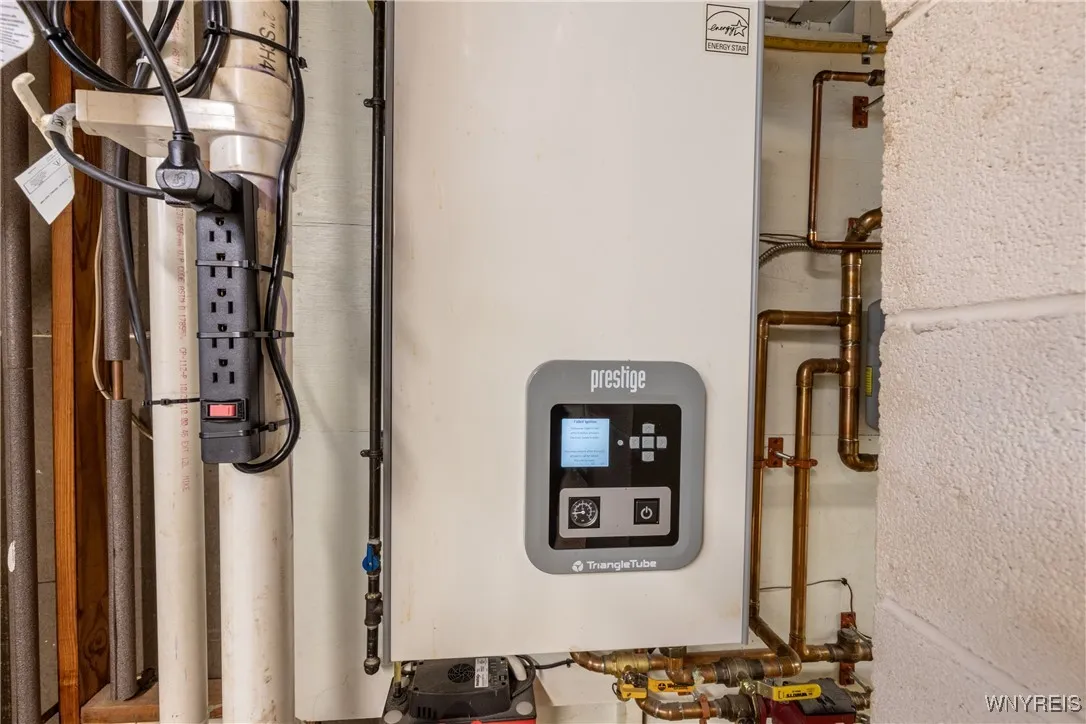 220 Enez Drive, Cheektowaga, New York 14043, Cheektowaga, New York 14043, 3 Bedrooms Bedrooms, 8 Rooms Rooms,1 BathroomBathrooms,Residential,For Sale,220 Enez Drive, Cheektowaga, New York 14043,0,B1651179