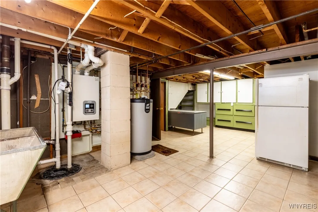 220 Enez Drive, Cheektowaga, New York 14043, Cheektowaga, New York 14043, 3 Bedrooms Bedrooms, 8 Rooms Rooms,1 BathroomBathrooms,Residential,For Sale,220 Enez Drive, Cheektowaga, New York 14043,0,B1651179