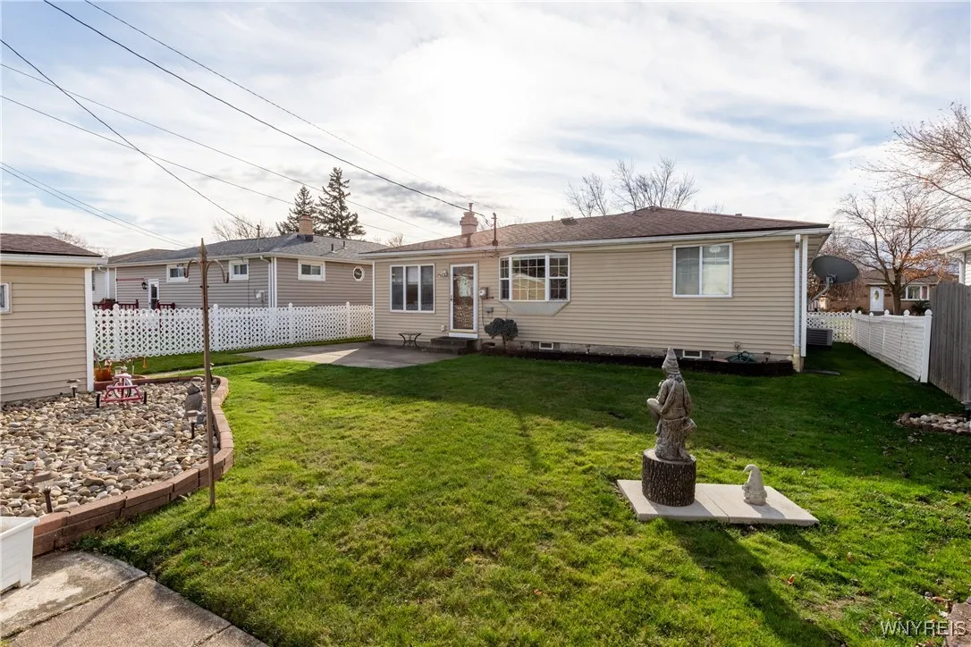 220 Enez Drive, Cheektowaga, New York 14043, Cheektowaga, New York 14043, 3 Bedrooms Bedrooms, 8 Rooms Rooms,1 BathroomBathrooms,Residential,For Sale,220 Enez Drive, Cheektowaga, New York 14043,0,B1651179