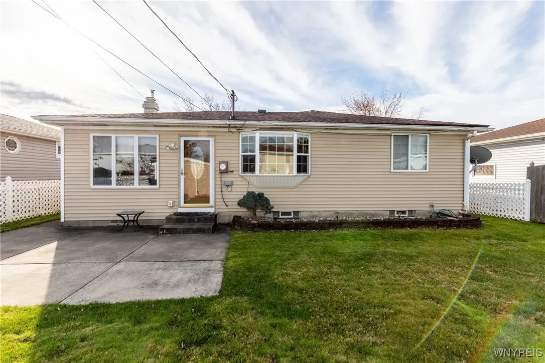 220 Enez Drive, Cheektowaga, New York 14043, Cheektowaga, New York 14043, 3 Bedrooms Bedrooms, 8 Rooms Rooms,1 BathroomBathrooms,Residential,For Sale,220 Enez Drive, Cheektowaga, New York 14043,0,B1651179