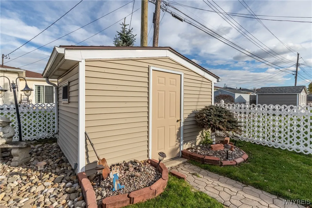 220 Enez Drive, Cheektowaga, New York 14043, Cheektowaga, New York 14043, 3 Bedrooms Bedrooms, 8 Rooms Rooms,1 BathroomBathrooms,Residential,For Sale,220 Enez Drive, Cheektowaga, New York 14043,0,B1651179