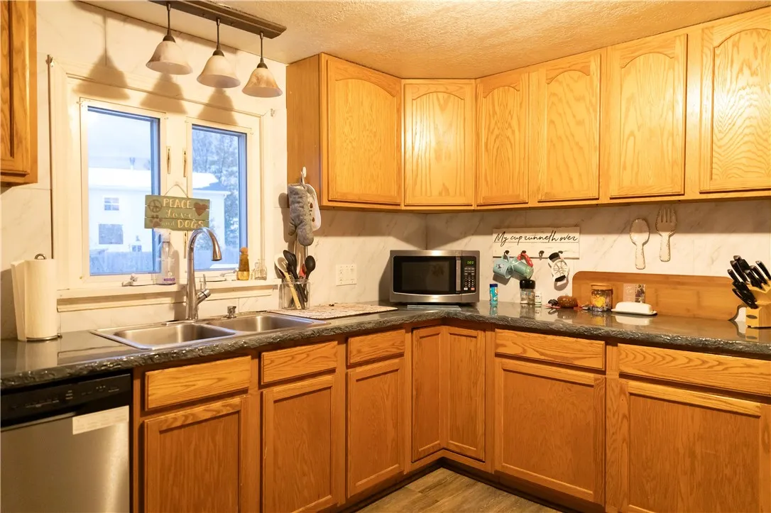 192 Lowden Point Road, Greece, New York 14612, Greece, New York 14612, 3 Bedrooms Bedrooms, 5 Rooms Rooms,1 BathroomBathrooms,Residential,For Sale,192 Lowden Point Road, Greece, New York 14612,0,R1651952