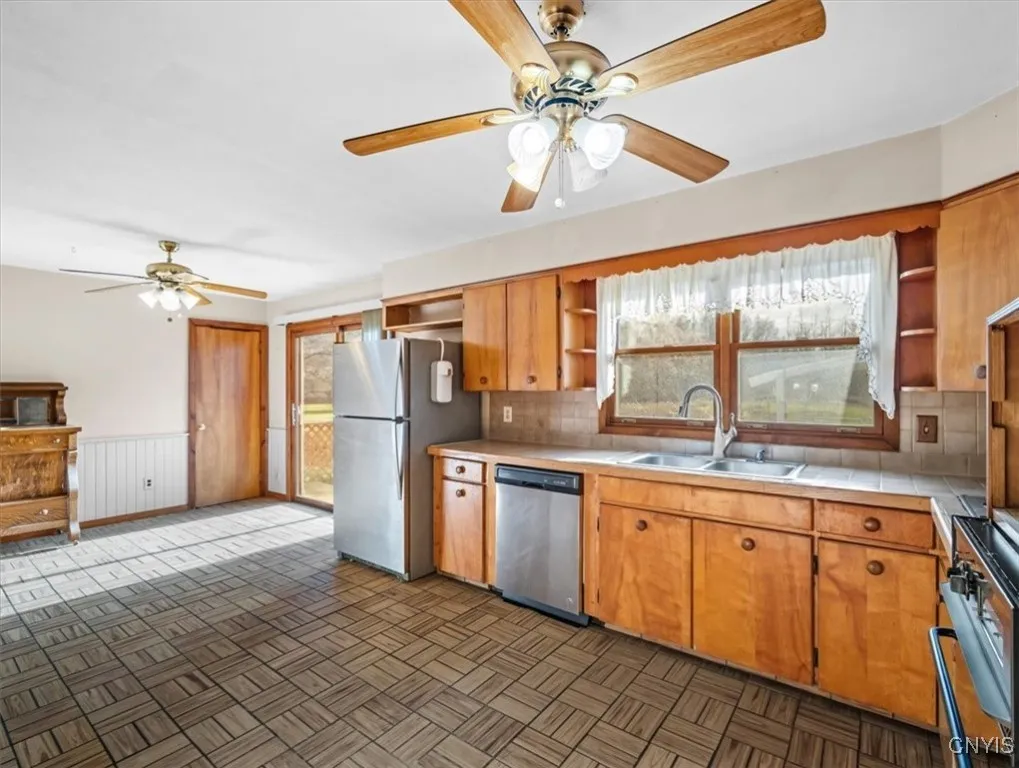 341 Roberts Street, Lenox, New York 13032, Lenox, New York 13032, 3 Bedrooms Bedrooms, 6 Rooms Rooms,1 BathroomBathrooms,Residential,For Sale,341 Roberts Street, Lenox, New York 13032,0,S1651560