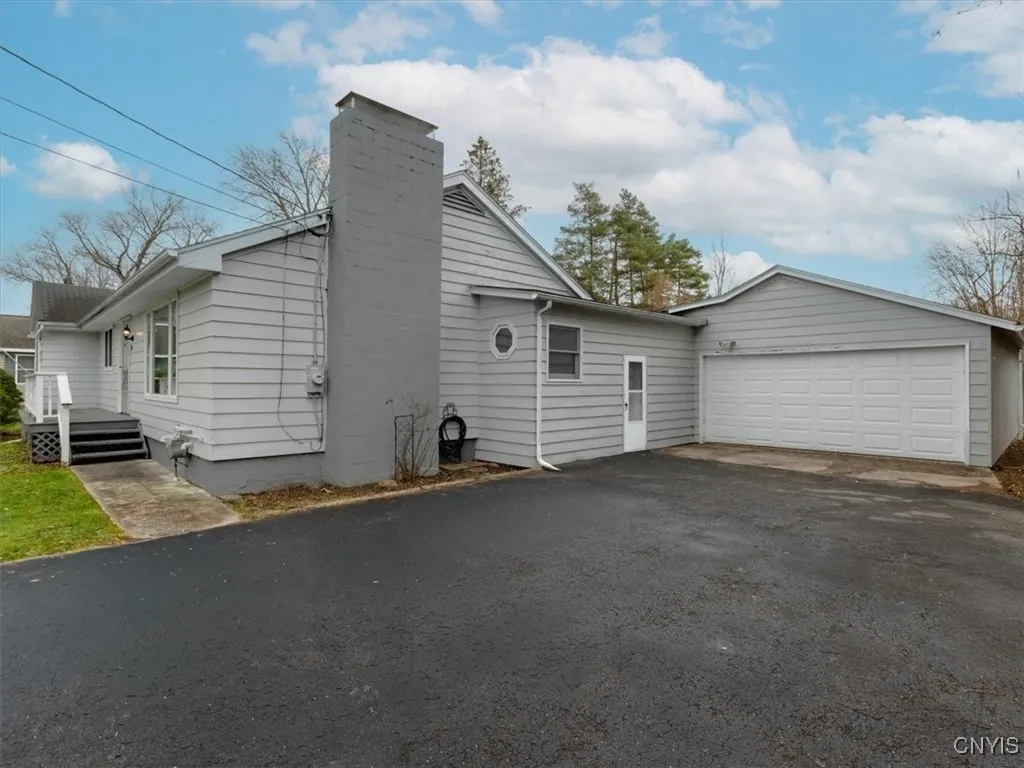 341 Roberts Street, Lenox, New York 13032, Lenox, New York 13032, 3 Bedrooms Bedrooms, 6 Rooms Rooms,1 BathroomBathrooms,Residential,For Sale,341 Roberts Street, Lenox, New York 13032,0,S1651560