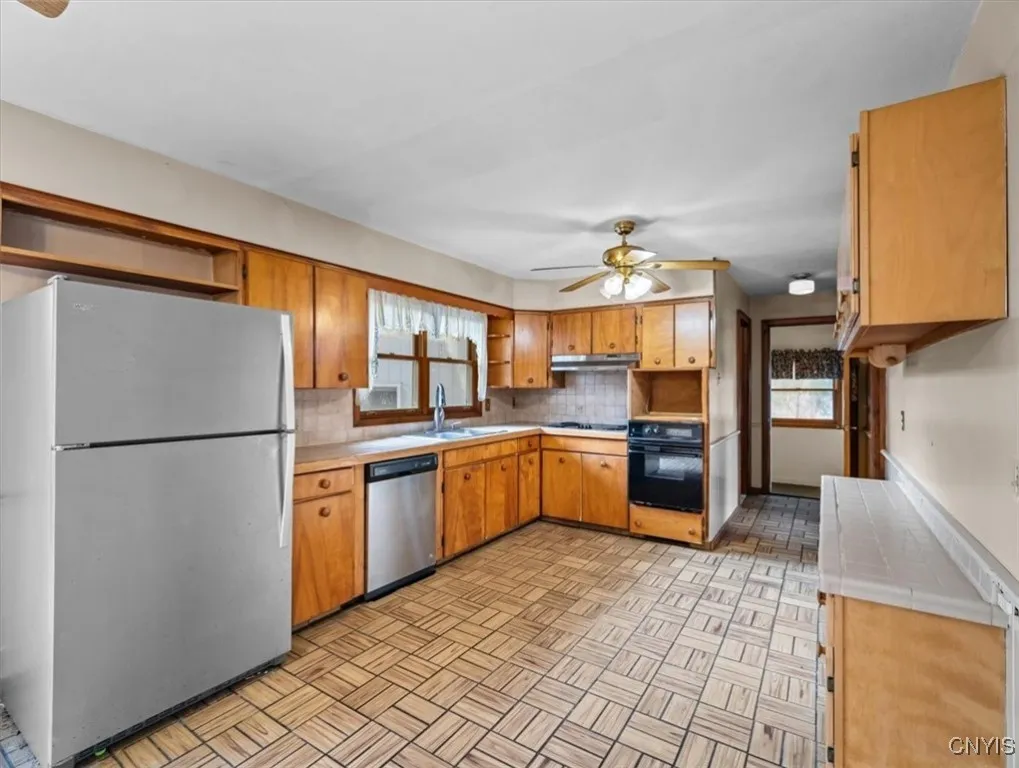 341 Roberts Street, Lenox, New York 13032, Lenox, New York 13032, 3 Bedrooms Bedrooms, 6 Rooms Rooms,1 BathroomBathrooms,Residential,For Sale,341 Roberts Street, Lenox, New York 13032,0,S1651560