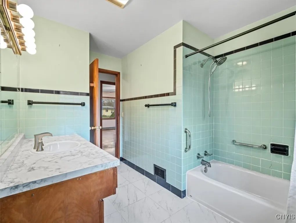 341 Roberts Street, Lenox, New York 13032, Lenox, New York 13032, 3 Bedrooms Bedrooms, 6 Rooms Rooms,1 BathroomBathrooms,Residential,For Sale,341 Roberts Street, Lenox, New York 13032,0,S1651560