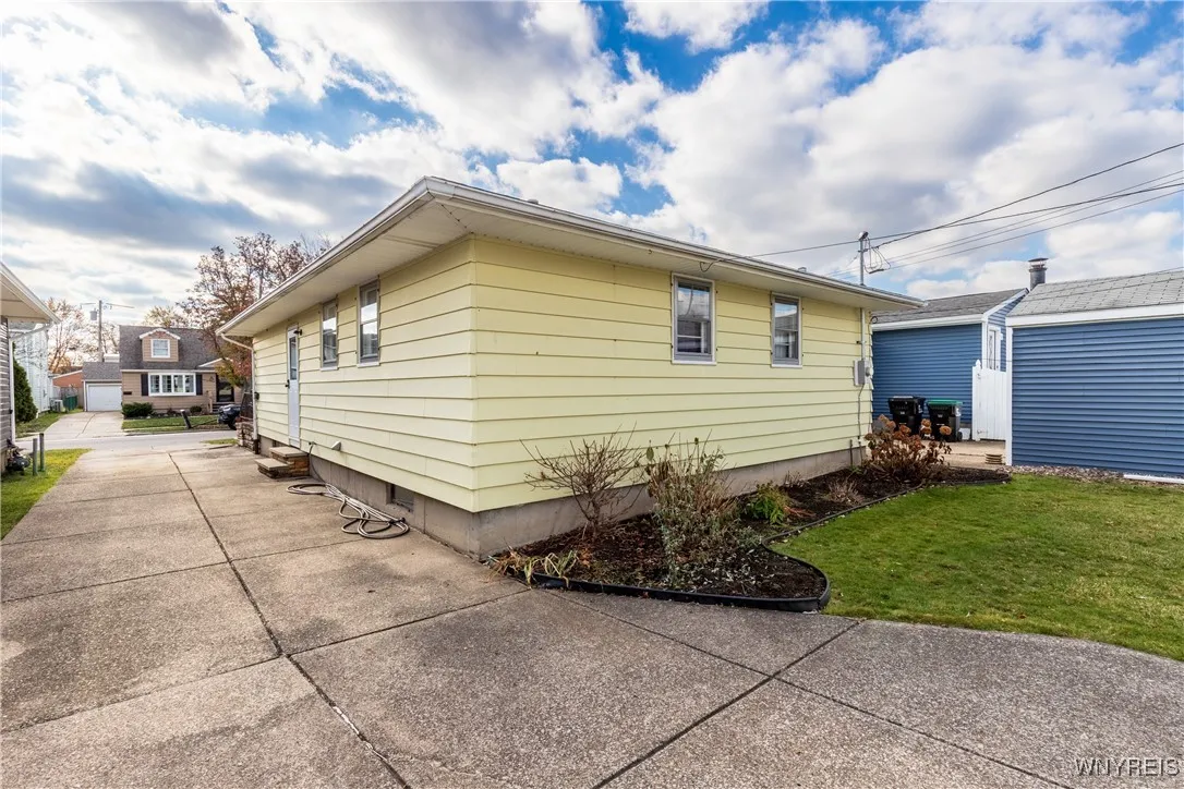 396 Cleveland Drive, Tonawanda, New York 14223, Tonawanda, New York 14223, 3 Bedrooms Bedrooms, 5 Rooms Rooms,1 BathroomBathrooms,Residential,For Sale,396 Cleveland Drive, Tonawanda, New York 14223,0,B1650302